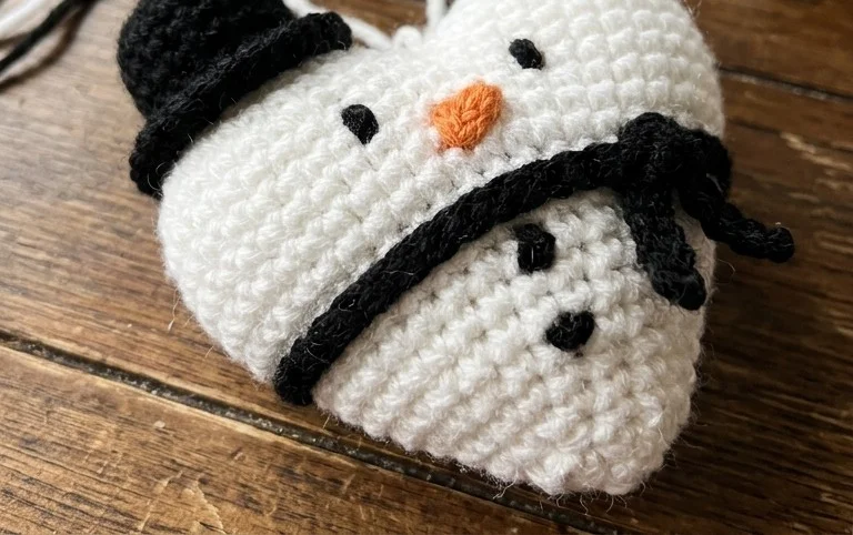 Heart Snowman Ornament, Free Crochet Pattern - GoldenLucyCrafts